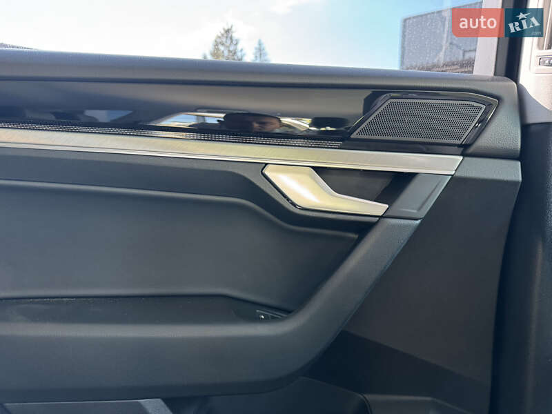 Внедорожник / Кроссовер Volkswagen Touareg 2019 в Тячеве