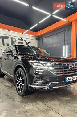 Внедорожник / Кроссовер Volkswagen Touareg 2022 в Киеве