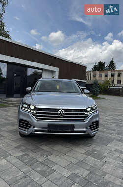 Позашляховик / Кросовер Volkswagen Touareg 2019 в Тячеві