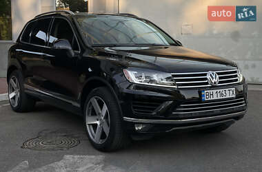 Внедорожник / Кроссовер Volkswagen Touareg 2015 в Одессе
