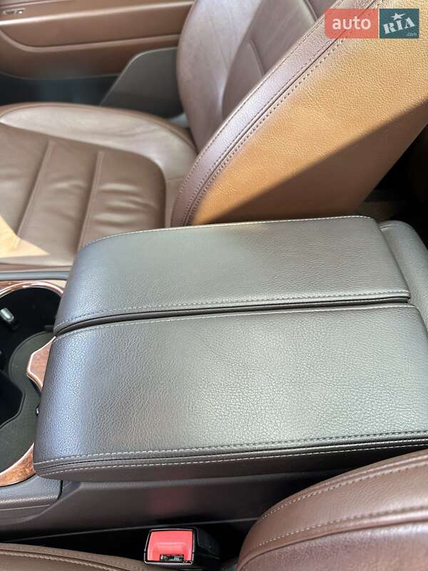 Позашляховик / Кросовер Volkswagen Touareg 2012 в Кропивницькому