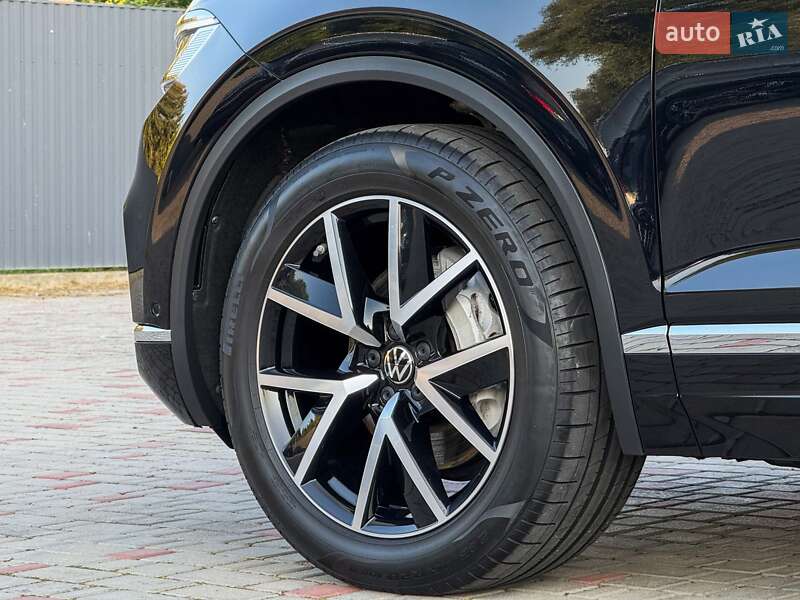 Позашляховик / Кросовер Volkswagen Touareg 2022 в Луцьку