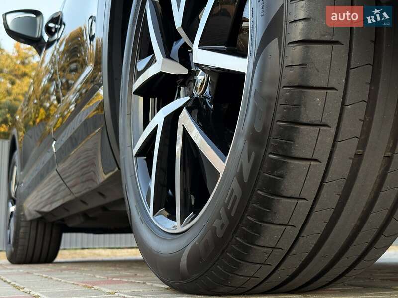 Позашляховик / Кросовер Volkswagen Touareg 2022 в Луцьку