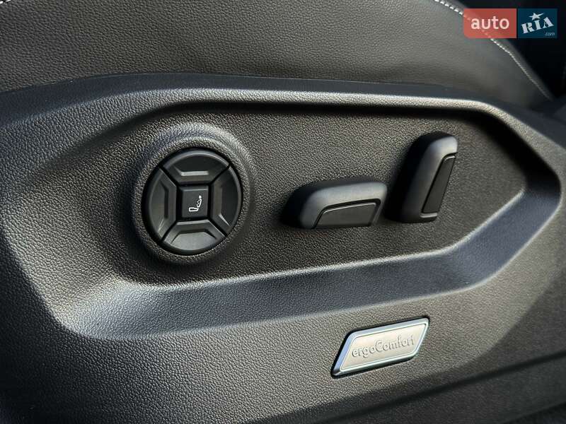 Позашляховик / Кросовер Volkswagen Touareg 2022 в Луцьку