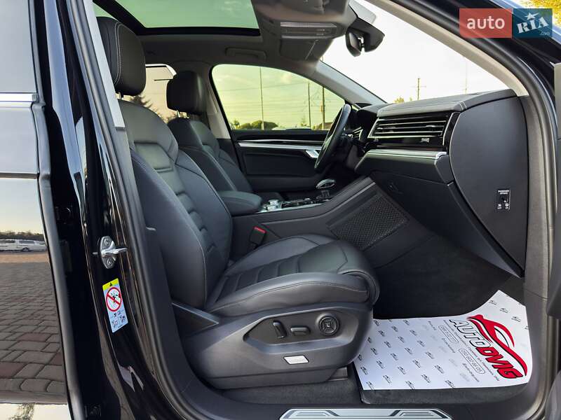 Позашляховик / Кросовер Volkswagen Touareg 2022 в Луцьку