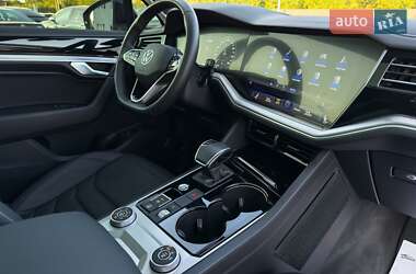 Внедорожник / Кроссовер Volkswagen Touareg 2022 в 