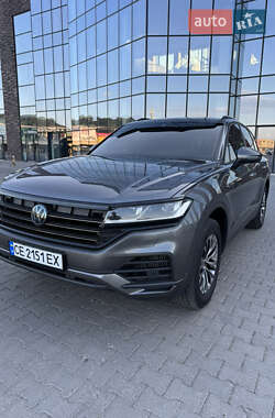 Позашляховик / Кросовер Volkswagen Touareg 2018 в Чернівцях