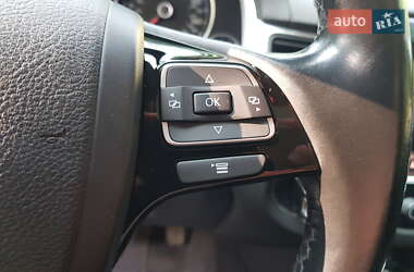 Внедорожник / Кроссовер Volkswagen Touareg 2011 в 