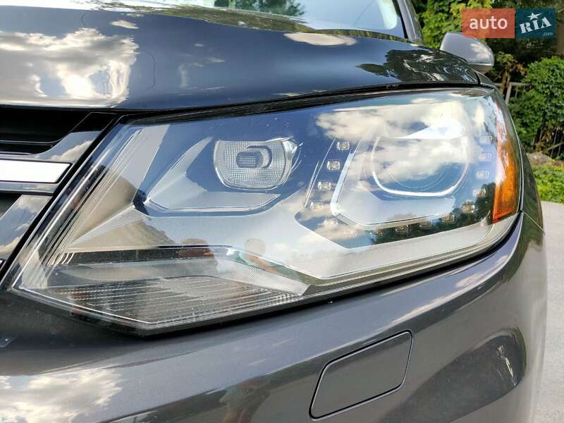 Позашляховик / Кросовер Volkswagen Touareg 2011 в Хусті