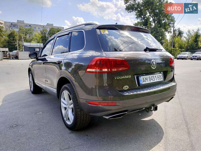 Позашляховик / Кросовер Volkswagen Touareg 2011 в Хусті
