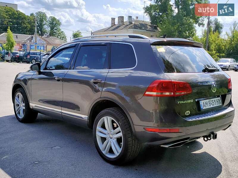 Позашляховик / Кросовер Volkswagen Touareg 2011 в Хусті