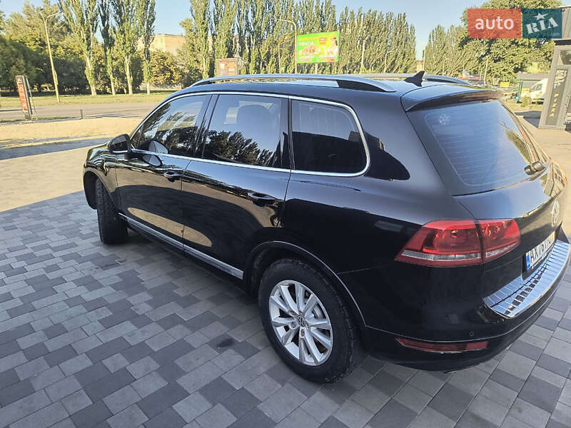 Внедорожник / Кроссовер Volkswagen Touareg 2012 в Павлограде