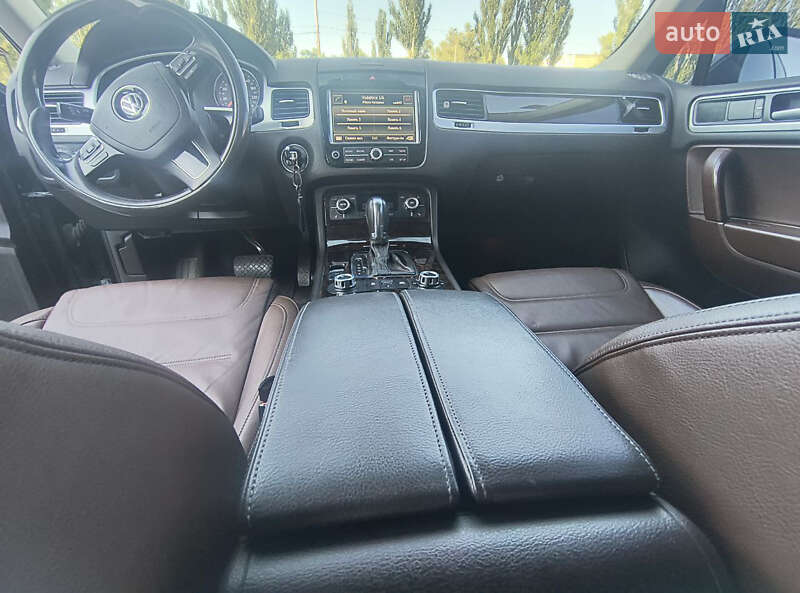 Внедорожник / Кроссовер Volkswagen Touareg 2012 в Павлограде