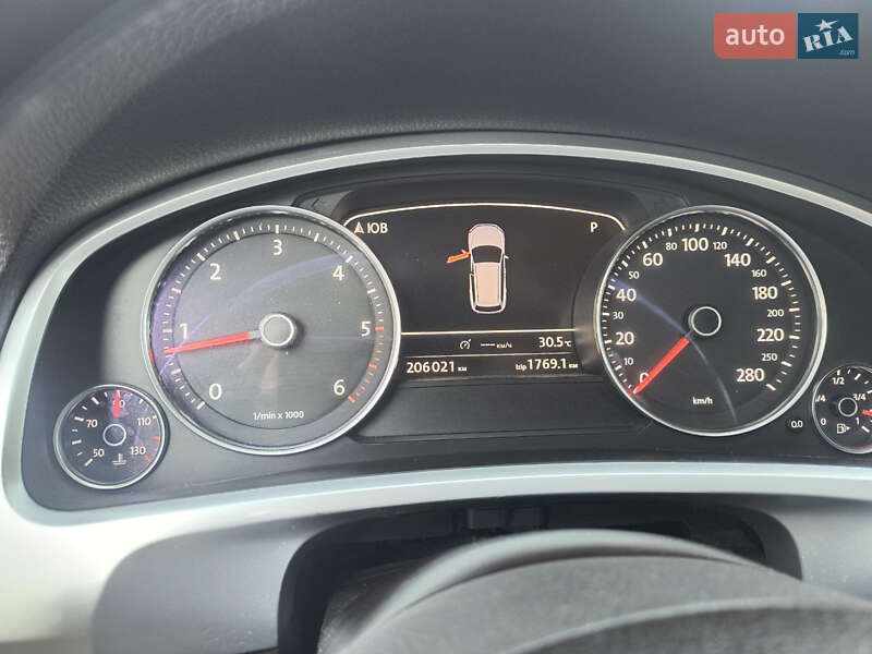 Внедорожник / Кроссовер Volkswagen Touareg 2012 в Павлограде