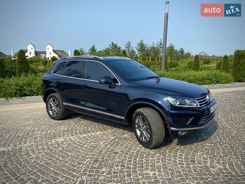Позашляховик / Кросовер Volkswagen Touareg 2015 в Дніпрі