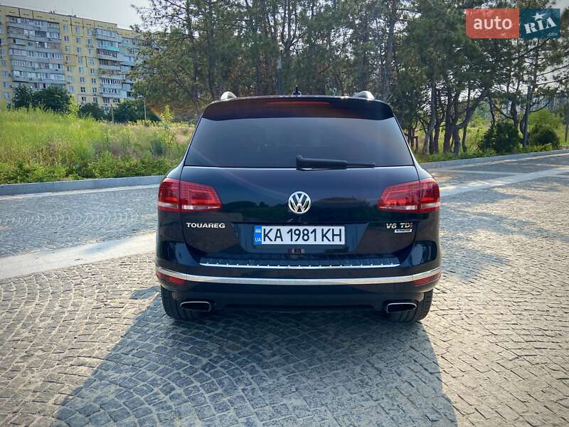 Позашляховик / Кросовер Volkswagen Touareg 2015 в Дніпрі