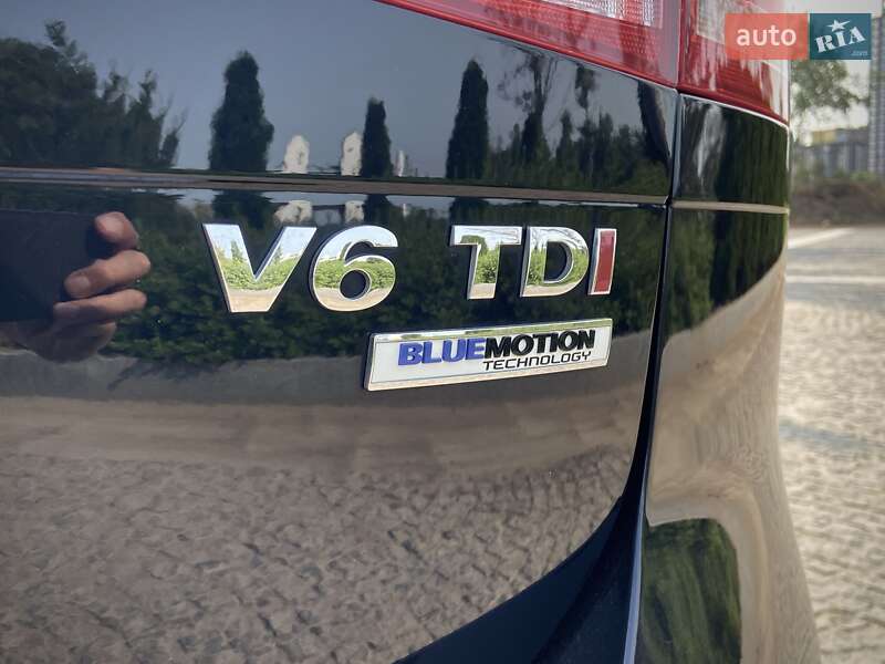 Позашляховик / Кросовер Volkswagen Touareg 2015 в Дніпрі