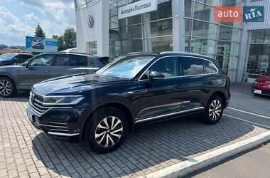 Позашляховик / Кросовер Volkswagen Touareg 2022 в Полтаві