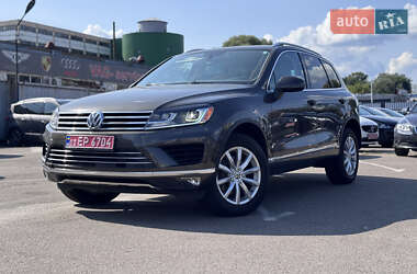 Позашляховик / Кросовер Volkswagen Touareg 2015 в Києві