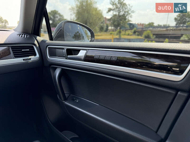Позашляховик / Кросовер Volkswagen Touareg 2012 в Олександрії фото 27 Позашляховик / Кросовер Volkswagen Touareg 2012 в Олександрії