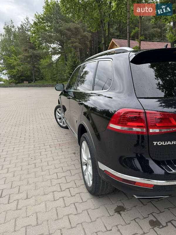 Позашляховик / Кросовер Volkswagen Touareg 2016 в Хмельницькому