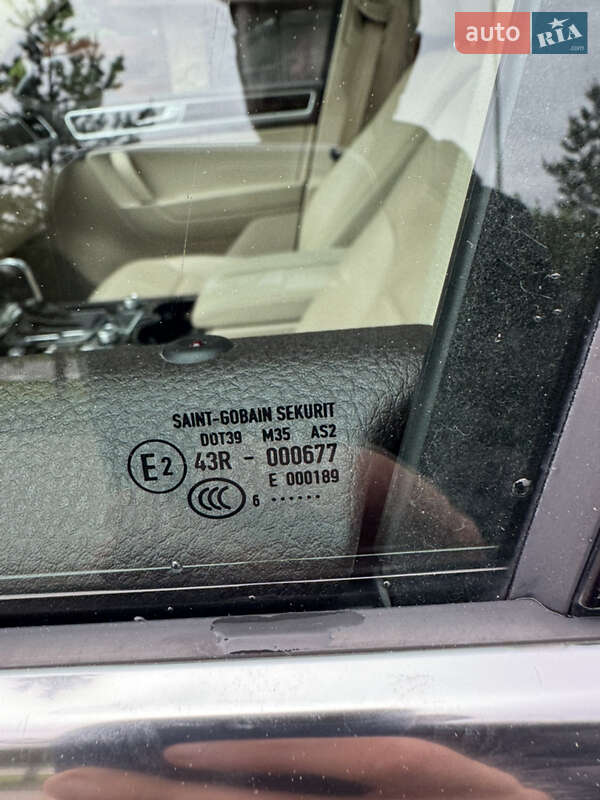 Позашляховик / Кросовер Volkswagen Touareg 2016 в Хмельницькому