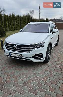 Внедорожник / Кроссовер Volkswagen Touareg 2018 в Киеве