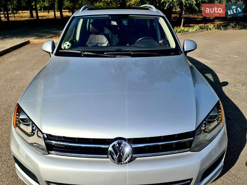 Позашляховик / Кросовер Volkswagen Touareg 2013 в Києві