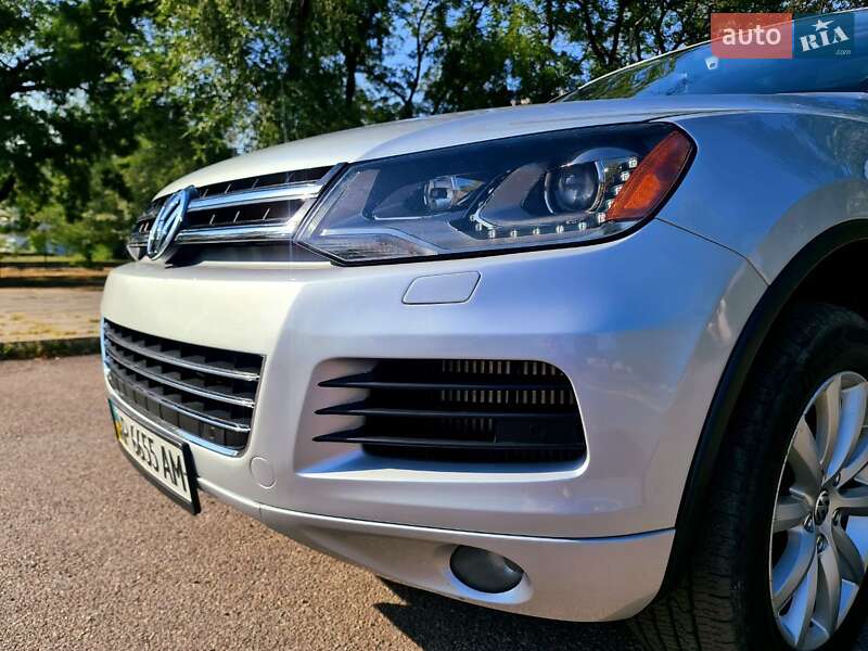 Позашляховик / Кросовер Volkswagen Touareg 2013 в Києві