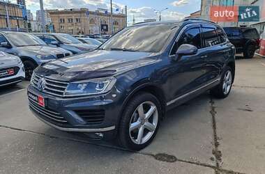 Внедорожник / Кроссовер Volkswagen Touareg 2015 в Харькове