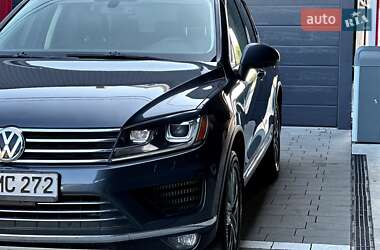 Внедорожник / Кроссовер Volkswagen Touareg 2015 в Самборе