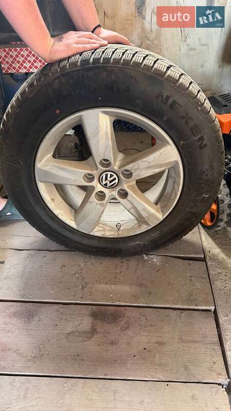 Позашляховик / Кросовер Volkswagen Touareg 2012 в Старій Вижівці