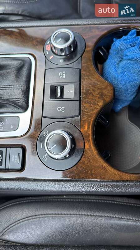 Позашляховик / Кросовер Volkswagen Touareg 2012 в Старій Вижівці