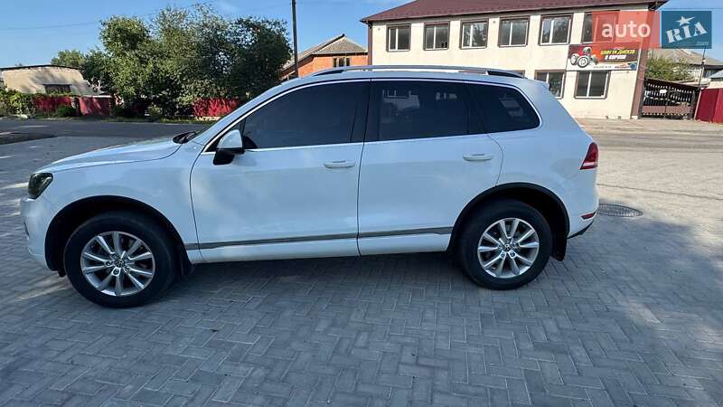 Позашляховик / Кросовер Volkswagen Touareg 2012 в Старій Вижівці