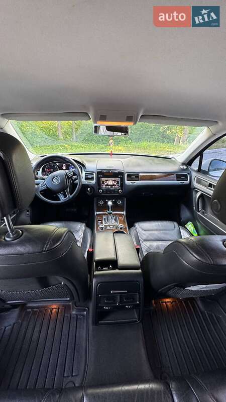 Позашляховик / Кросовер Volkswagen Touareg 2012 в Старій Вижівці