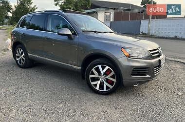 Внедорожник / Кроссовер Volkswagen Touareg 2011 в 
