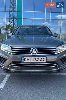 Внедорожник / Кроссовер Volkswagen Touareg 2014 в Днепре