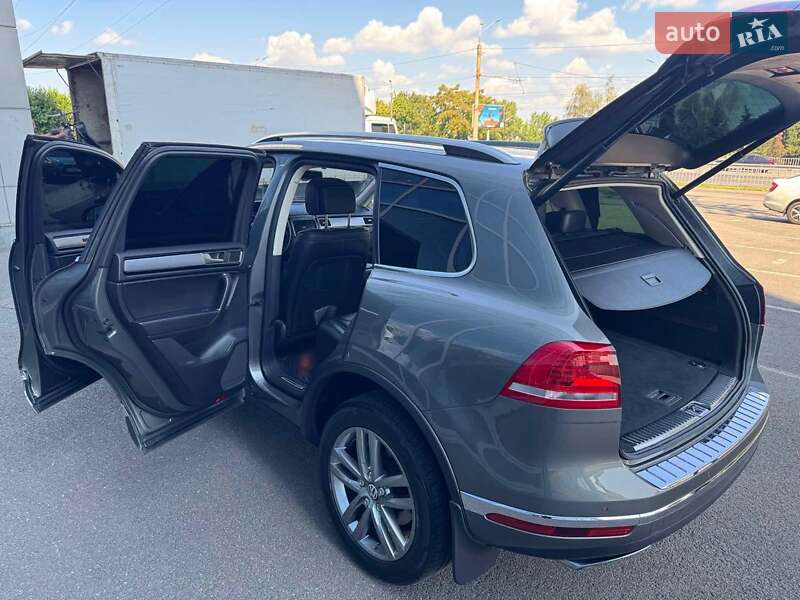 Позашляховик / Кросовер Volkswagen Touareg 2014 в Дніпрі