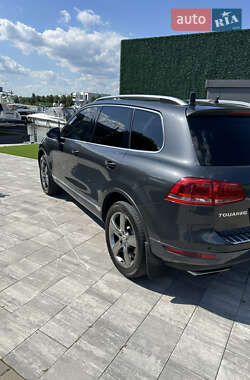 Внедорожник / Кроссовер Volkswagen Touareg 2010 в Киеве
