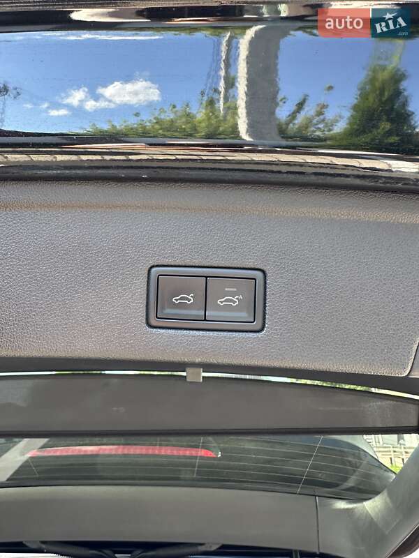 Внедорожник / Кроссовер Volkswagen Touareg 2023 в Киеве