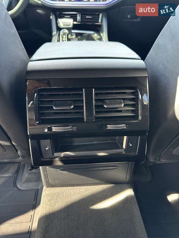 Внедорожник / Кроссовер Volkswagen Touareg 2023 в Киеве