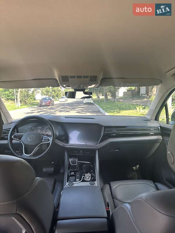 Внедорожник / Кроссовер Volkswagen Touareg 2021 в Киеве