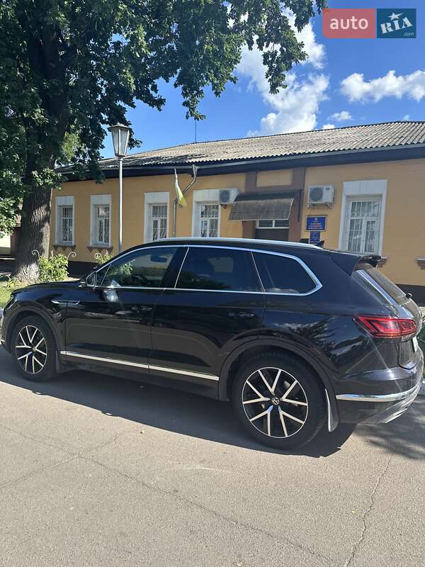 Внедорожник / Кроссовер Volkswagen Touareg 2021 в Киеве
