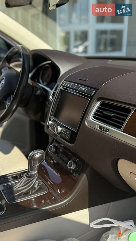 Позашляховик / Кросовер Volkswagen Touareg 2015 в Львові фото 20 Позашляховик / Кросовер Volkswagen Touareg 2015 в Львові