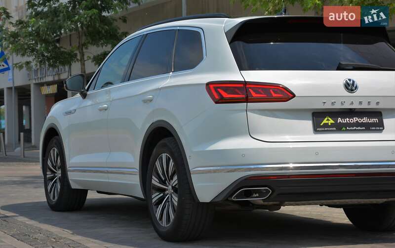 Внедорожник / Кроссовер Volkswagen Touareg 2019 в Киеве