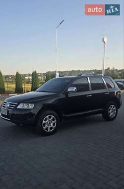 Позашляховик / Кросовер Volkswagen Touareg 2003 в Чернівцях