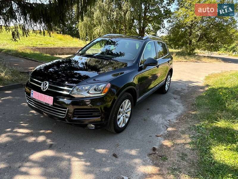 Внедорожник / Кроссовер Volkswagen Touareg 2013 в Дубно