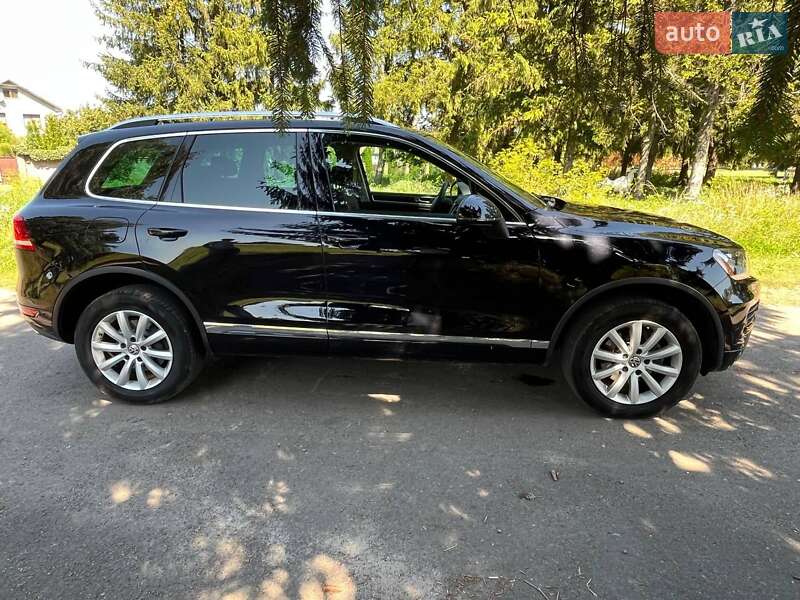 Внедорожник / Кроссовер Volkswagen Touareg 2013 в Дубно