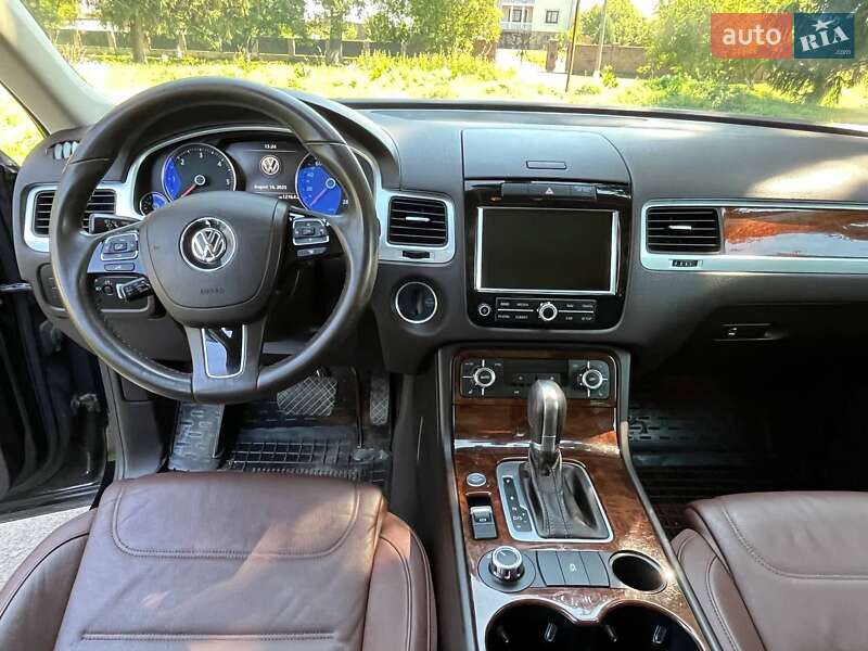 Внедорожник / Кроссовер Volkswagen Touareg 2013 в Дубно
