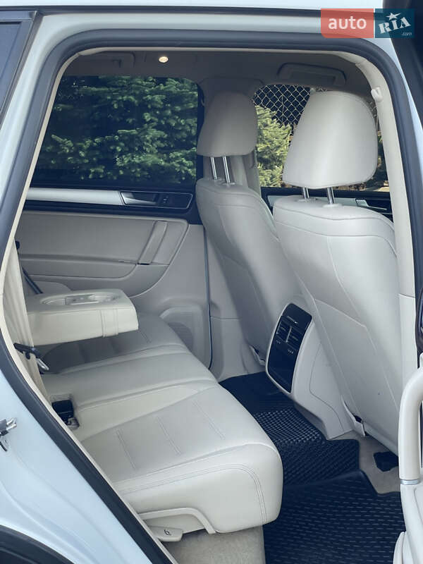 Внедорожник / Кроссовер Volkswagen Touareg 2016 в Бориславе